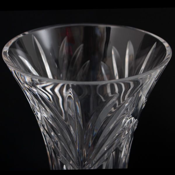 Crystal Flower Vase R Oasis Strip Leaf  Design